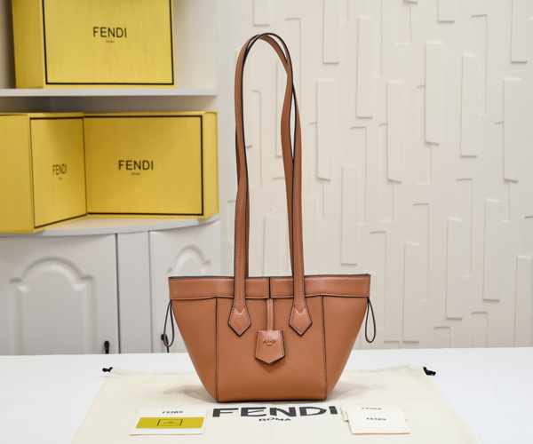 フェンディ バッグ コピー Fendi Origami スモール 変形ミニバッグ ブラウンレザー