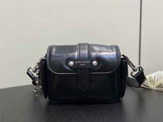 LV カーゴ ウェアラブル ウォレット ルイ・ヴィトン スーパーコピー M13989