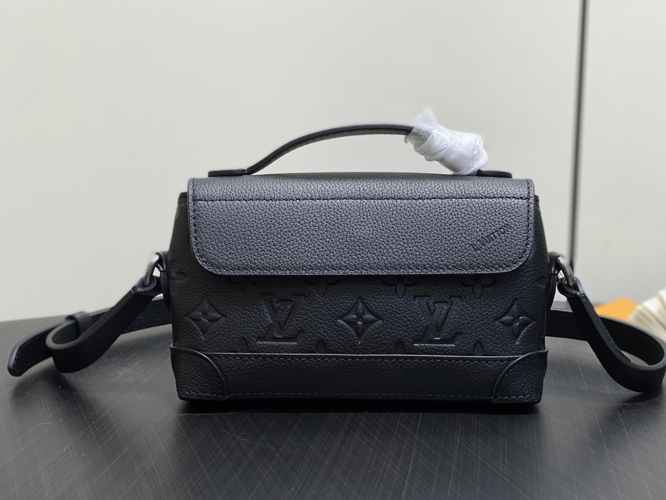 LV スティーマーイーストウエスト ウェアラブル ウォレット ルイ・ヴィトン スーパーコピー M13888