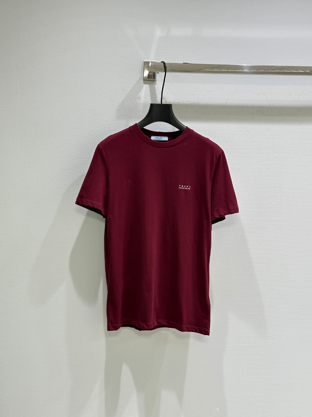 ユニセックス 人気 シンプル コットンジャージ 半袖Tシャツ プラダ Tシャツ コピー レッド