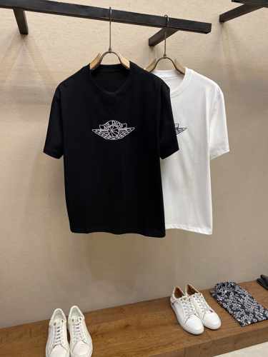 クリスチャン・ディオール Tシャツ コピー シンプル 刺繍入り クルーネック 半袖Tシャツ
