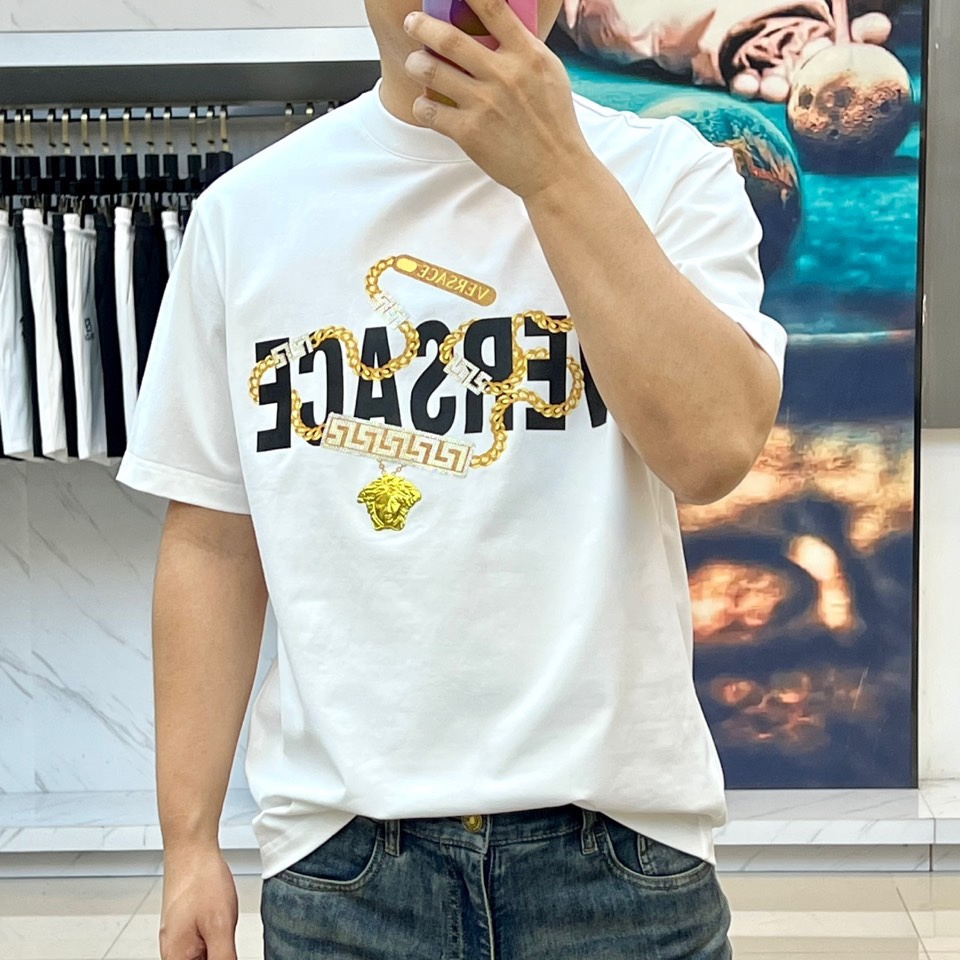 シンプル ロゴ入り 半袖Tシャツ ヴェルサーチェ Tシャツ 偽物 ホワイト