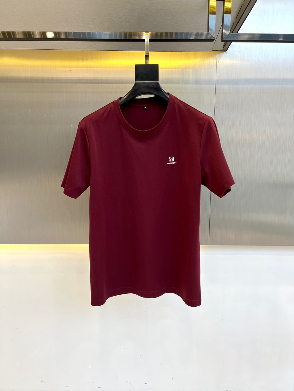 シンプル ロゴ クルーネック 半袖Tシャツ ジバンシィ Tシャツ 偽物 レッド