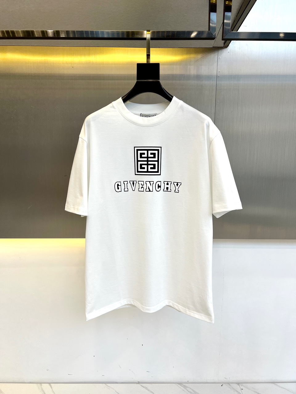 おしゃれ ロゴ 半袖Tシャツ ジバンシィ Tシャツ 偽物 クルーネック ホワイト