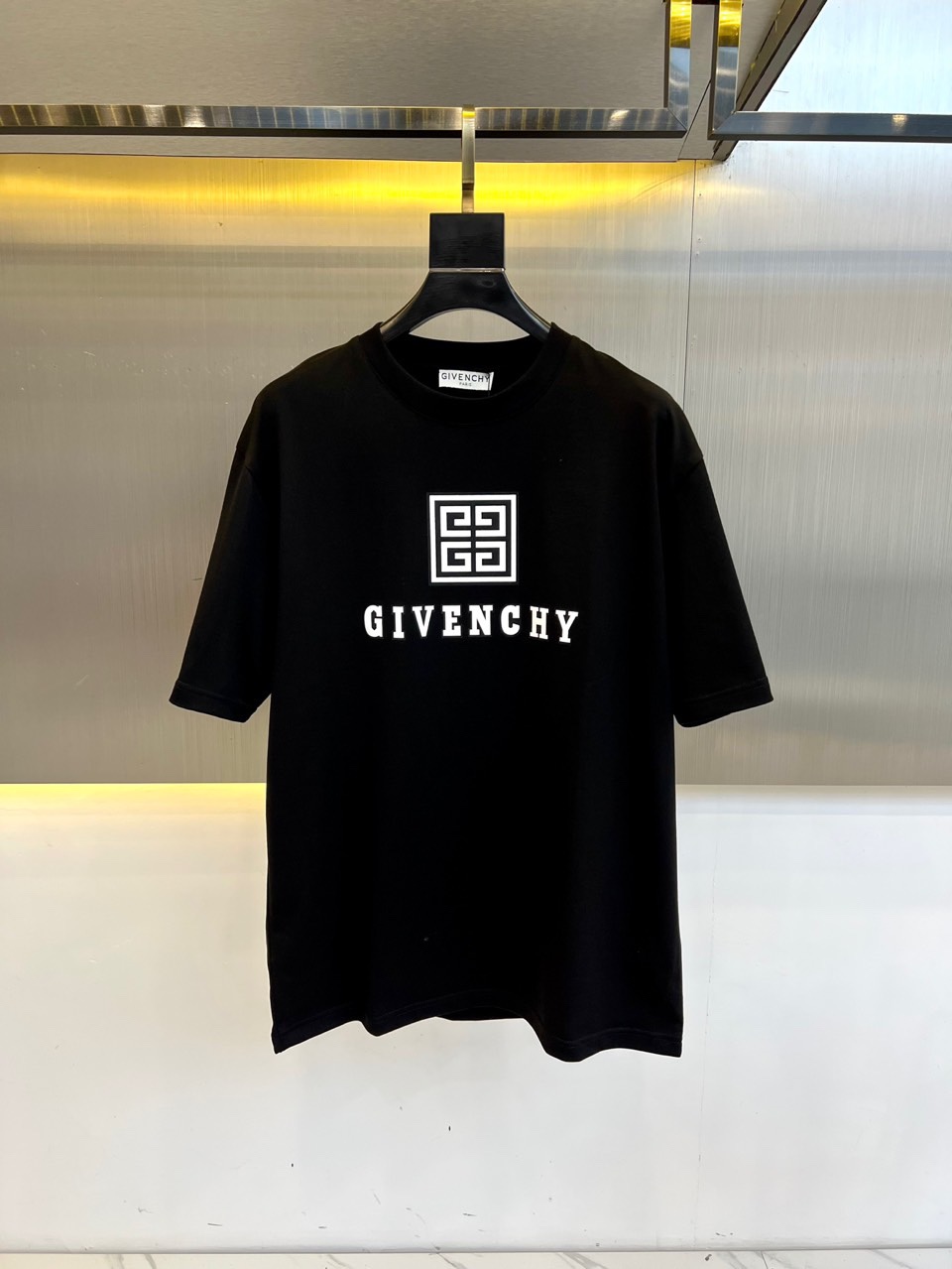 おしゃれ ロゴ 半袖Tシャツ ジバンシィ Tシャツ 偽物 クルーネック ブラック
