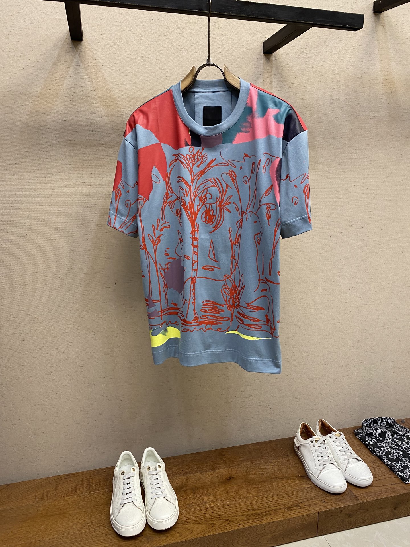マルチカラープリント 半袖シャツ ジバンシィ Tシャツ 偽物 クルーネック