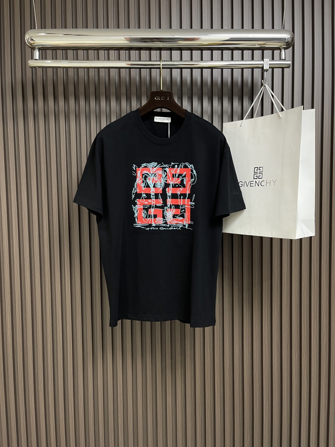 おしゃれ 4Gロゴ 半袖Tシャツ ジバンシィ Tシャツ 偽物 クルーネック ブラック