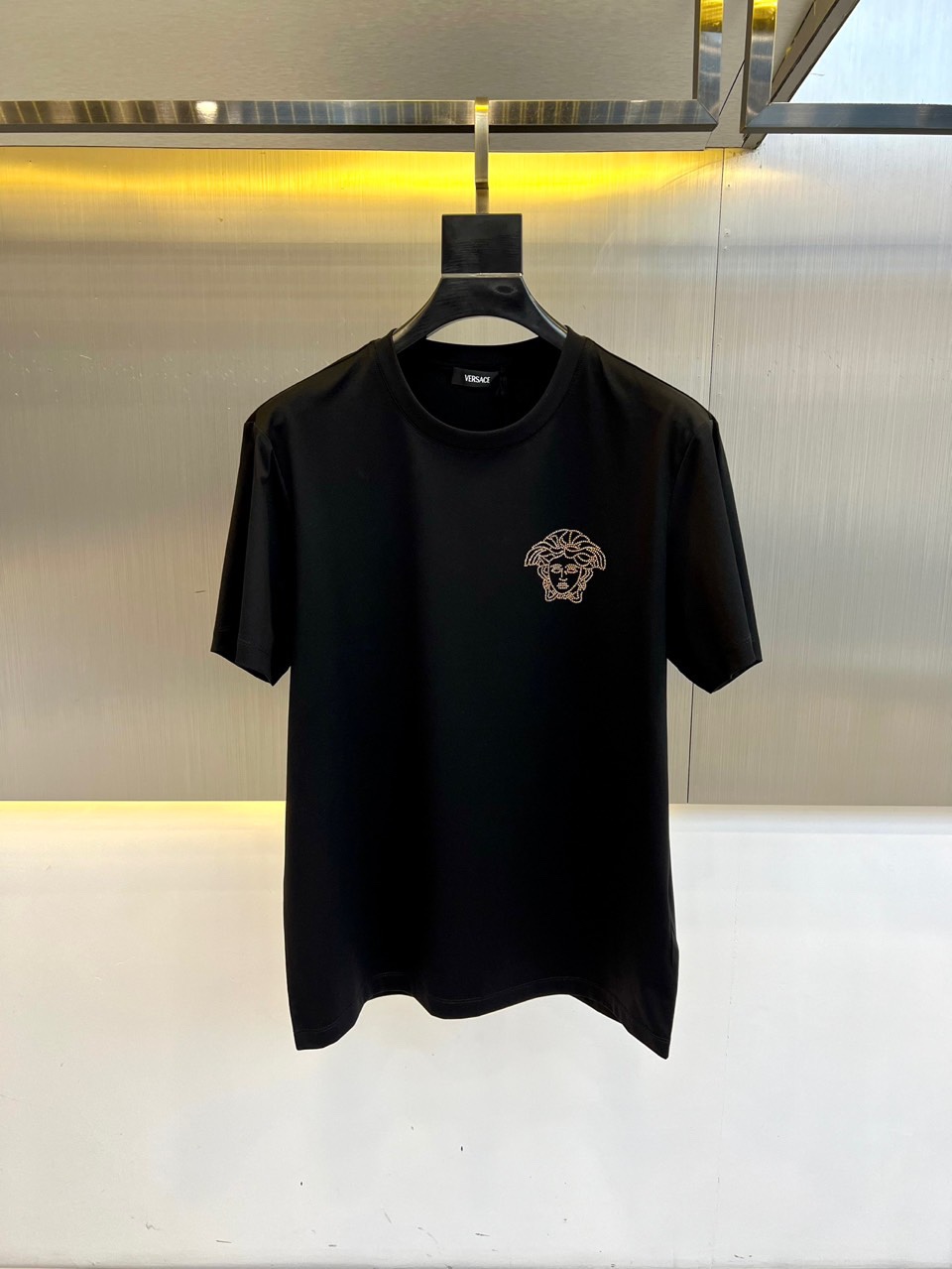シンプル おしゃれ 半袖Tシャツ ヴェルサーチェ Tシャツ コピー クルーネック ブラック