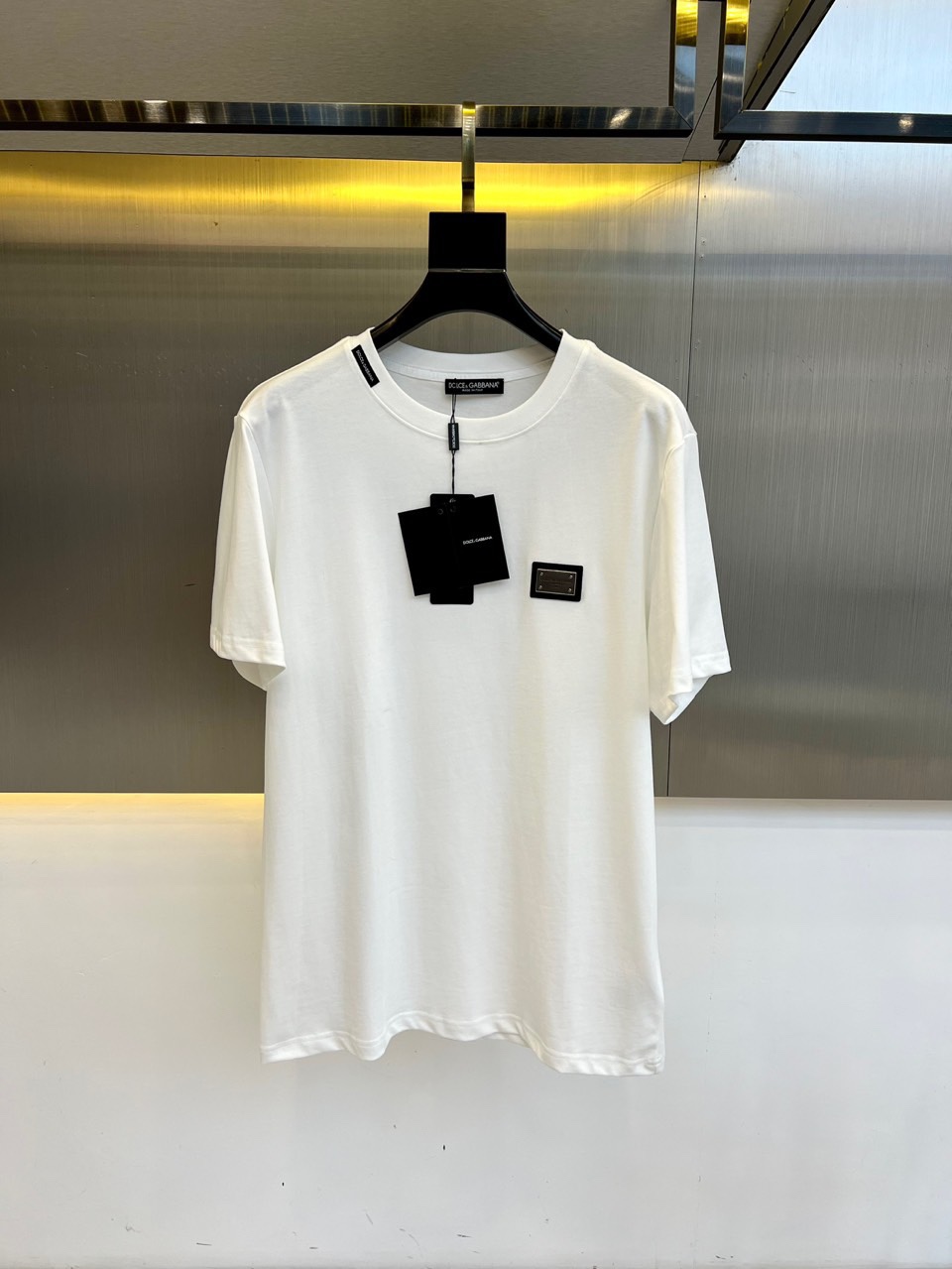 ロゴプレート コットン 半袖Tシャツ ドルチェ&ガッバーナ Tシャツ 偽物 ホワイト
