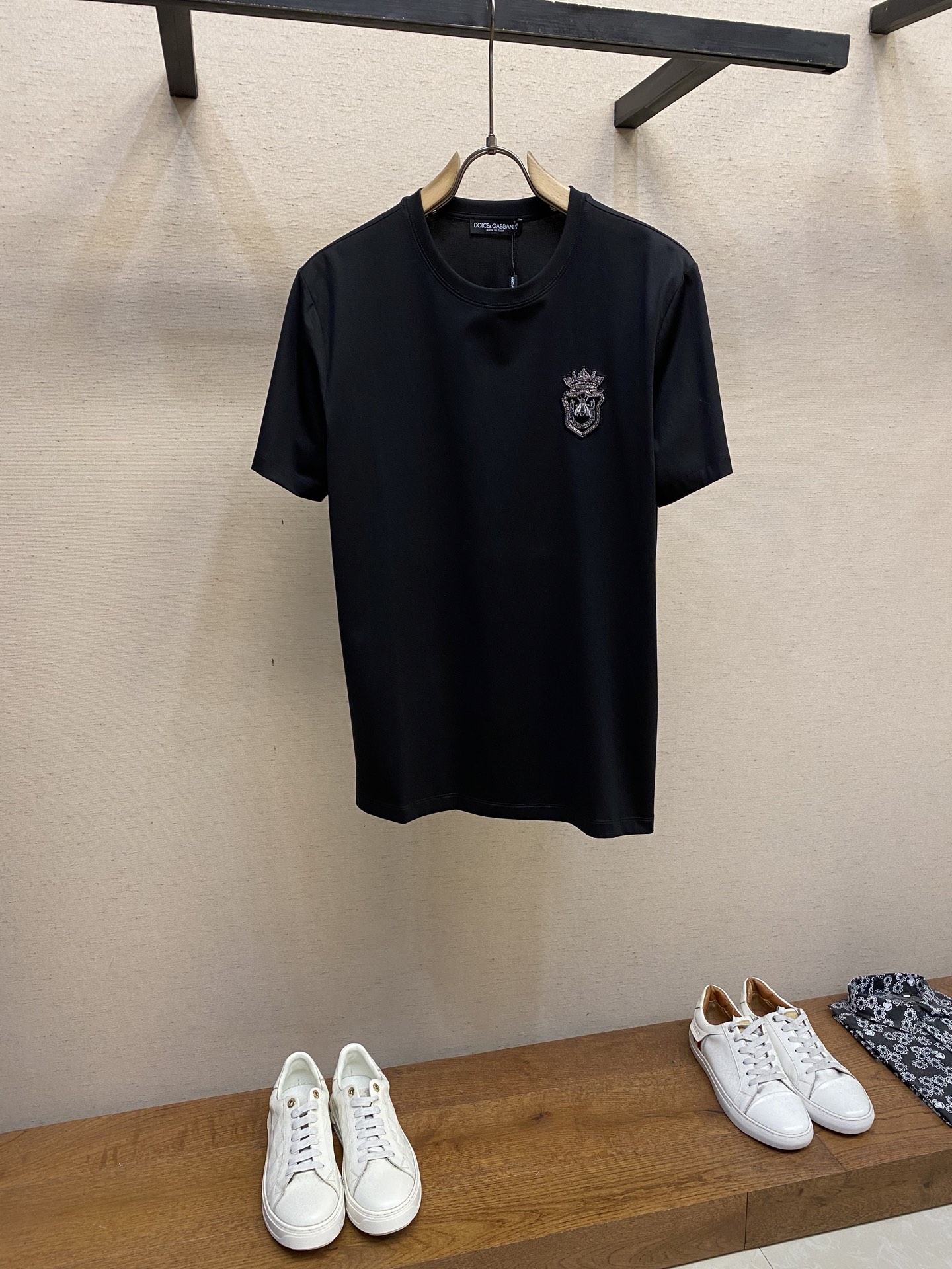 紋章風パッチ コットン 半袖Tシャツ ドルチェ&ガッバーナ Tシャツ 偽物 ブラック