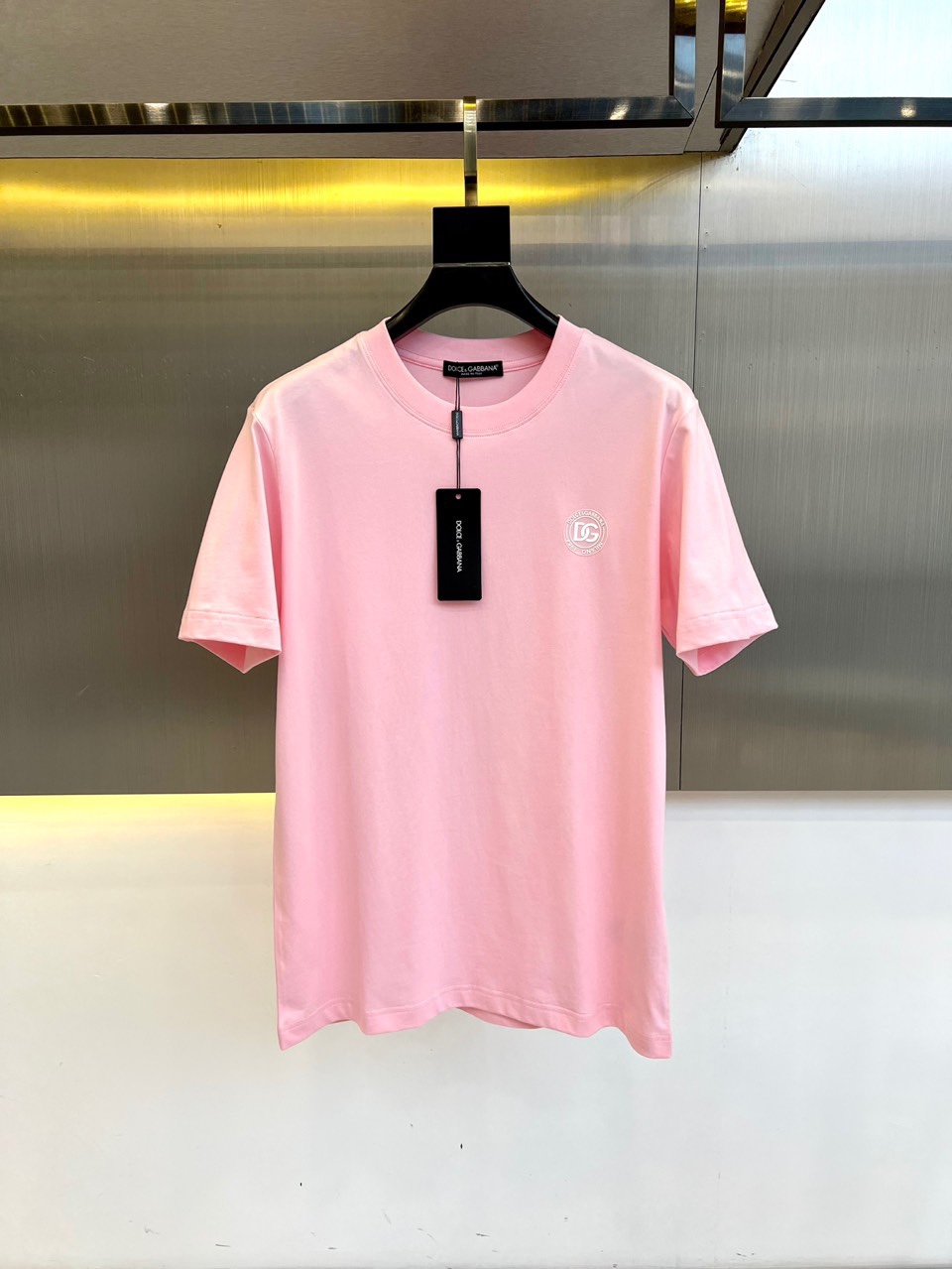 シンプル ロゴ入り クルーネック 半袖Tシャツ ドルチェ&ガッバーナ Tシャツ 偽物 ピンク