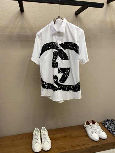 目を引く ロゴプリント ショートスリーブ グッチ シャツ 偽物 半袖シャツ ホワイト