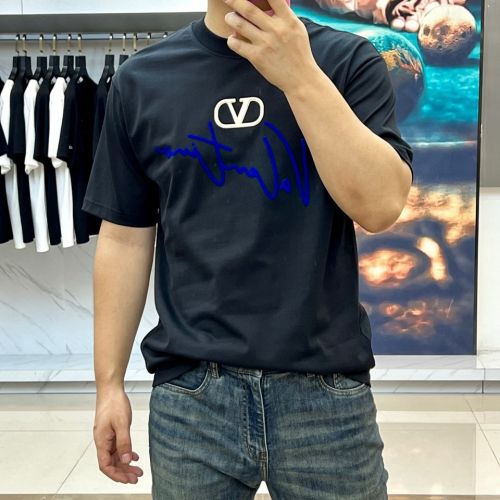 フロントロゴ クルーネック 半袖Tシャツ ヴァレンティノ Tシャツ 偽物 ブラック