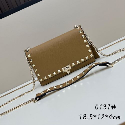 人気 ロックスタッズ ショルダーバッグ ヴァレンティノ バッグ コピー ブラウン