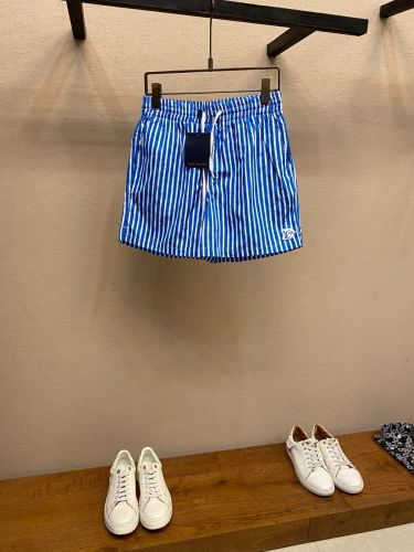 裾に見えるモノグラムがお洒落☆Louis Vuitton★ショートパンツ Louis Vuitton(ルイヴィトン) ショートパンツ(レディース