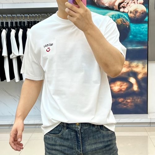 洗練された シンプル 刺繍入り 半袖Tシャツ グッチ Tシャツ 偽物 合わせやすい ホワイト