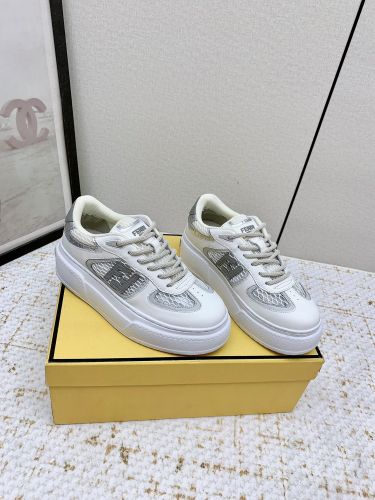 フェンディ マッチ レザー＆メッシュ プラットフォームロートップ スニーカー スーパーコピー 　