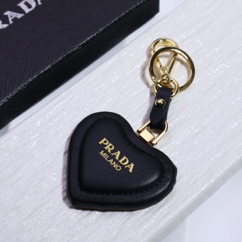 美品♡PRADA プラダ　ハート型キーホルダー ブラック 可愛い ロゴ入り レザー ハート キーリング プラダ キーホルダー