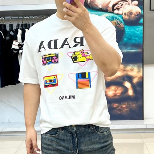 目を惹く プリント クルーネック 半袖Tシャツ プラダ Tシャツ 偽物 ホワイト
