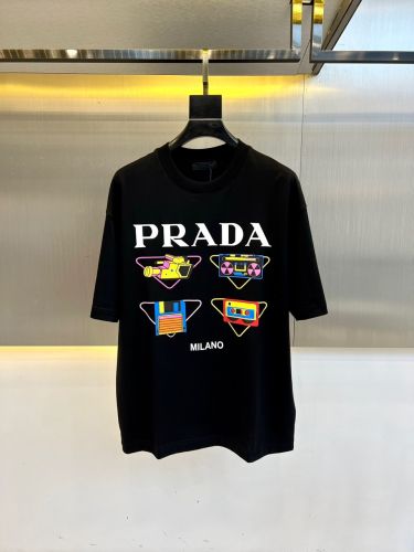 目を惹く プリント クルーネック 半袖Tシャツ プラダ Tシャツ 偽物 ブラック