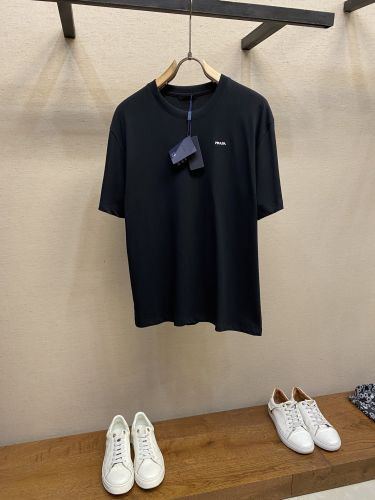 洗練された シンプル ロゴ刺繍 プラダ Tシャツ 偽物 クルーネック ブラック
