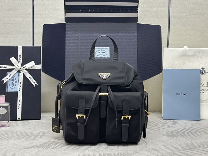 大人気！カジュアル バックパック リュック プラダ バッグ スーパーコピー 1BZ677 ブラック