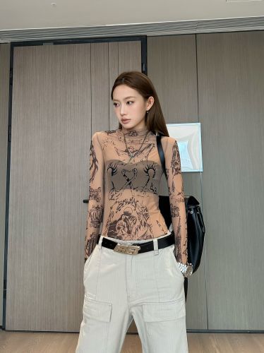 フェンミン 目を引く シアートップス バレンシアガ Tシャツ コピー 長袖 ベージュ