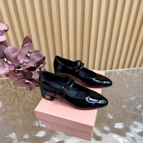 パテントレザー パンプス バックル付き ミュウミュウ スーパーコピー ブラック