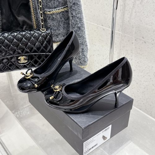 オペラ ボウ パテント パンプス ヴェルサーチェ スーパーコピー ハイヒール ブラック