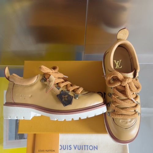 コーデのアクセントに♪ルイヴィトン スーパーコピー LV リミックスダービー カーキ