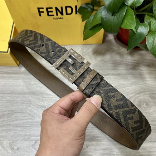 フェンディ ベルト 偽物 合わせやすい FFスクエアベルト リバーシブル 