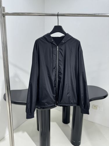 シンプル リバーシブル プラダ ジャケット 偽物 フーデッドブルゾン ブラック
