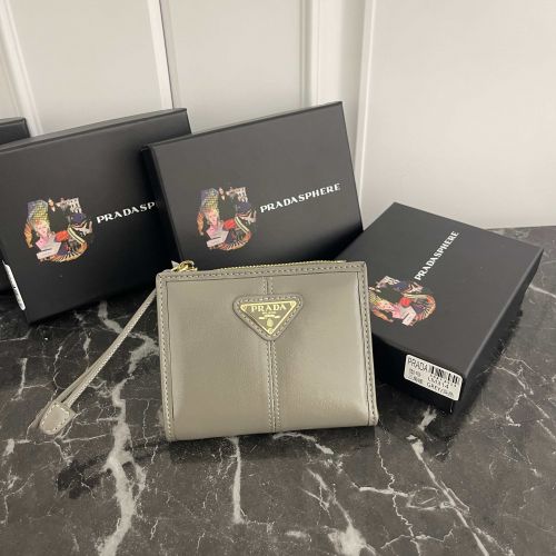 上品 シンプル 二つ折り財布 プラダ 財布 コピー コンパクトウォレット グレー