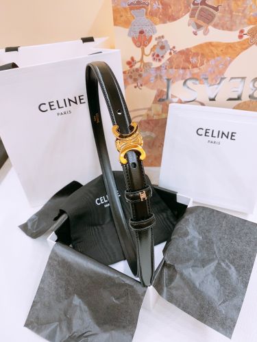 セリーヌ ベルト コピー 上品 シンプル 合わせやすい トリオンフ スリムベルト ブラック