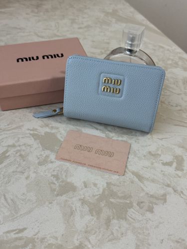 miu miu ニつ折り財布 ブルー Miu Miu ライトブルー 二つ折り