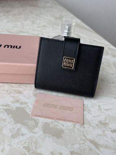 洗練された シンプル コンパクト ウォレット ミュウミュウ 財布 コピー 二つ折り財布 ブラック