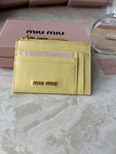 ミュウミュウ 財布 コピー 上品 シンプル カードケース コインケース イエロー