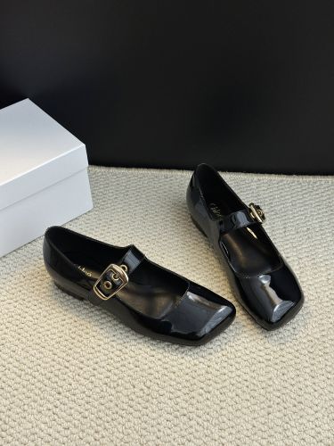 シンプル 上品 クロエ シューズ スーパーコピー パテントレザー バレリーナシューズ ブラック
