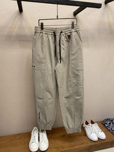 アウトドア カジュアル ロングパンツ モンクレール パンツ 偽物 カーキ