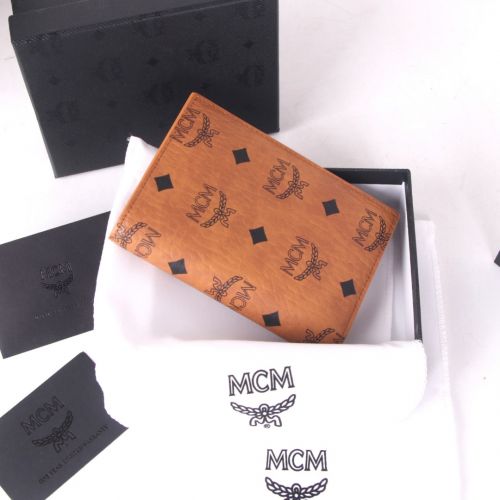 MCM 二つ折り財布 ブラウン ロゴプリント MCM（財布）のフリマアイテム一覧