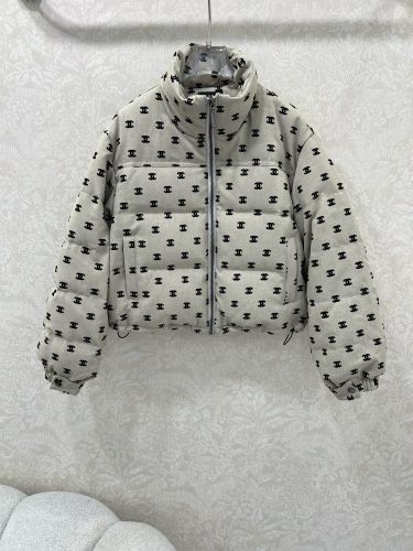 シャネル ダウンジャケット コピー CCロゴ モノグラム ショート丈ダウンジャケット 