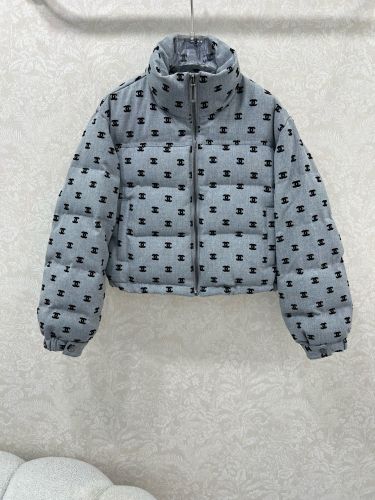 スタイリッシュ シャネル ダウンジャケット コピー CCロゴ モノグラム ショート丈ダウンジャケット