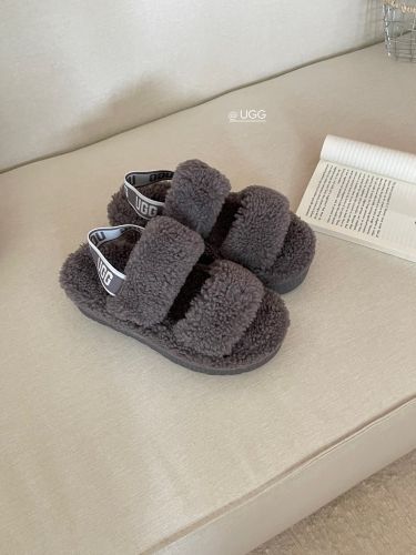 アグ サンダル スーパーコピー 人気 もこもこ ロゴテープ スライドサンダル ファー グレー