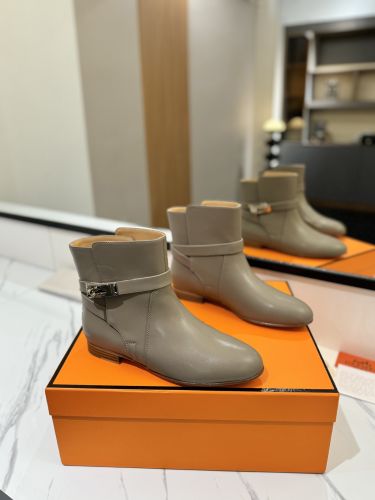 ケリーバックル付き アンクルブーツ エルメス スーパーコピー ショートブーツ グレー