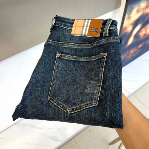 大人 カジュアル デニムパンツ バーバリー ジーンズ 偽物 合わせやすい