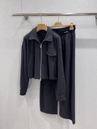 クロップドジャケット＆イージーパンツ ミュウミュウ セットアップ コピー 上下セット