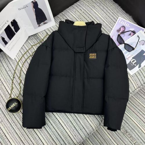 MIU MIU ロゴパッチ ミュウミュウ ダウンジャケット 偽物 ショート丈ダウンジャケット ブラック