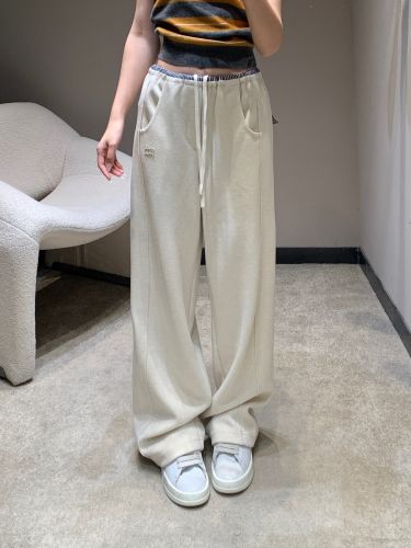 ミュウミュウ パンツ 偽物 スタイリッシュ カジュアル ロゴ入り スウェットパンツ ホワイト
