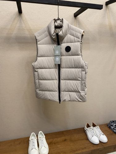 飽きのこない 定番 ダウンベスト カナダグース ダウンジャケット 偽物 ベージュ