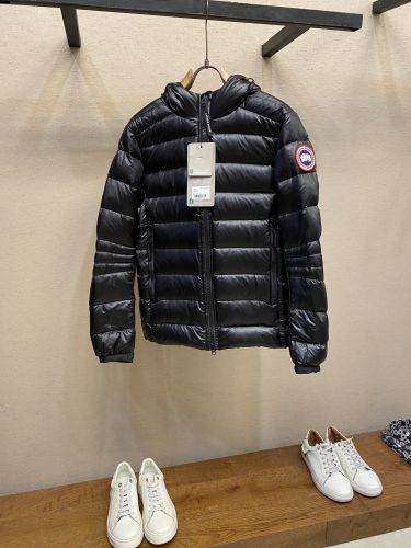 カナダグース ダウンジャケット スーパーコピー 軽量 定番 フード付きダウンジャケット ブラック